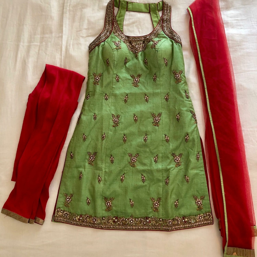 Indian Womens Dress - Salwar Kameez/ Anarkali
